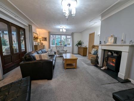 3 bedroom Bungalow for sale in Main Street, Worlaby, DN20