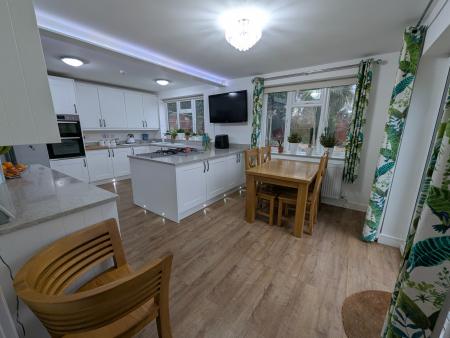 3 bedroom Bungalow for sale in Main Street, Worlaby, DN20
