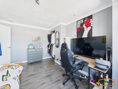 4 bedroom Semi-detached house for sale in Anglesey Road, Brownhills, WS8