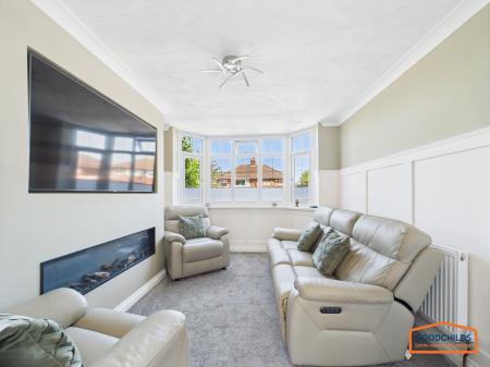 4 bedroom Semi-detached house for sale in Anglesey Road, Brownhills, WS8