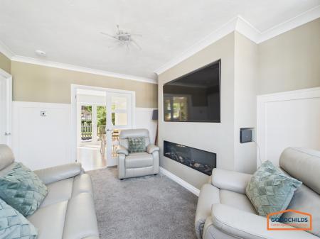 4 bedroom Semi-detached house for sale in Anglesey Road, Brownhills, WS8