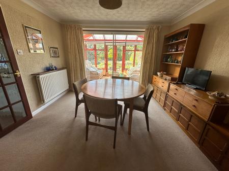 4 bedroom Detached house for sale in Elwyn Close, Stretton, Burton-on-Trent, DE13