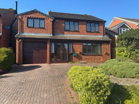4 bedroom Detached house for sale in Elwyn Close, Stretton, Burton-on-Trent, DE13