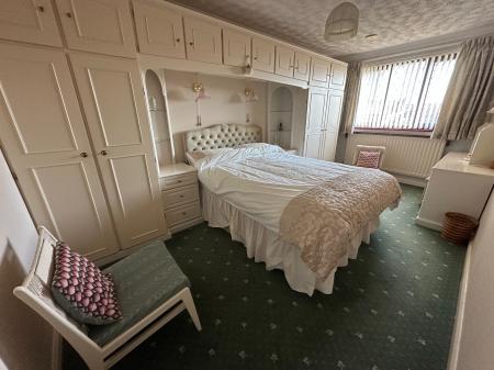 4 bedroom Detached house for sale in Elwyn Close, Stretton, Burton-on-Trent, DE13