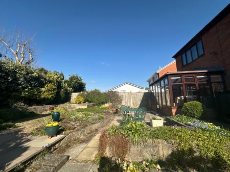 4 bedroom Detached house for sale in Elwyn Close, Stretton, Burton-on-Trent, DE13