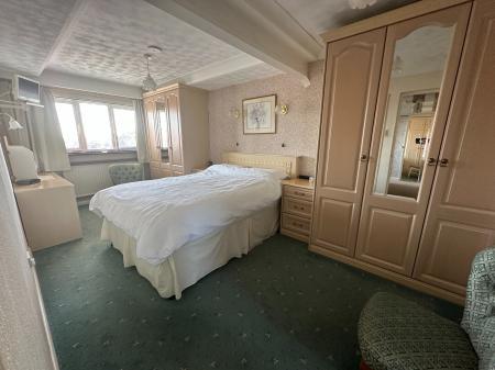 4 bedroom Detached house for sale in Elwyn Close, Stretton, Burton-on-Trent, DE13