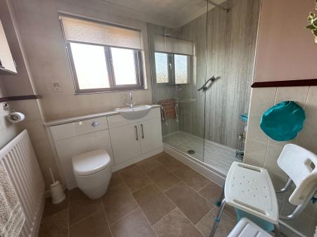 4 bedroom Detached house for sale in Elwyn Close, Stretton, Burton-on-Trent, DE13