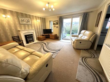 2 bedroom Bungalow for sale in Holly Green, Stapenhill, Burton-on-Trent, DE15