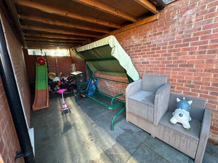 4 bedroom Town house for sale in Panama Road, Burton-on-Trent, DE13