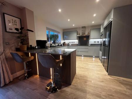 5 bedroom Detached house for sale in Sidings Drive, Drakelow, Burton-on-Trent, DE15