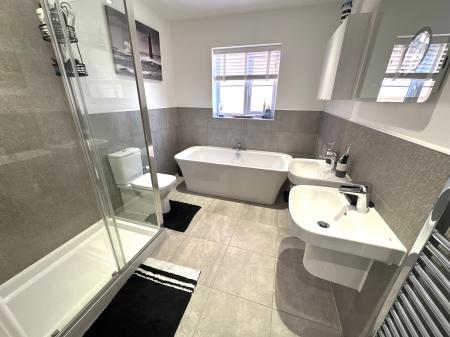 5 bedroom Detached house for sale in Sidings Drive, Drakelow, Burton-on-Trent, DE15