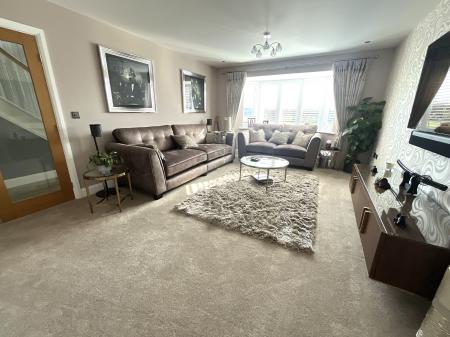 5 bedroom Detached house for sale in Sidings Drive, Drakelow, Burton-on-Trent, DE15