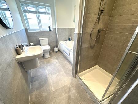 5 bedroom Detached house for sale in Sidings Drive, Drakelow, Burton-on-Trent, DE15