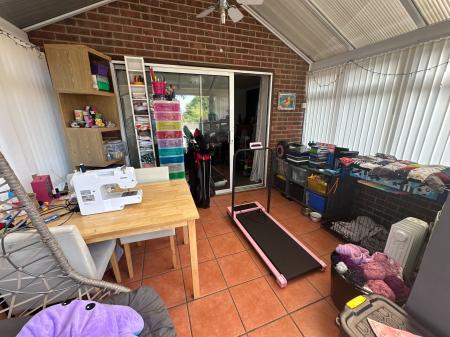 4 bedroom Semi-detached house for sale in Stanton Road, Stapenhill, Burton-on-Trent, DE15