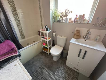 4 bedroom Semi-detached house for sale in Stanton Road, Stapenhill, Burton-on-Trent, DE15