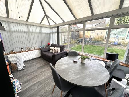 3 bedroom Semi-detached house for sale in Stoneydale Close, Swadlincote, DE11