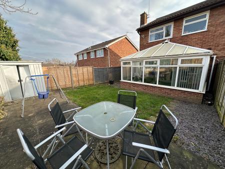 3 bedroom Semi-detached house for sale in Stoneydale Close, Swadlincote, DE11