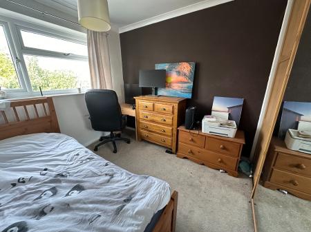 3 bedroom Semi-detached house for sale in Stoneydale Close, Swadlincote, DE11