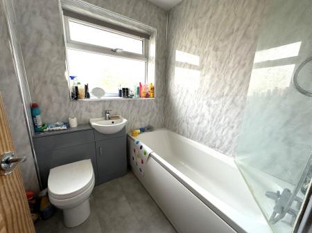 3 bedroom Semi-detached house for sale in Stoneydale Close, Swadlincote, DE11