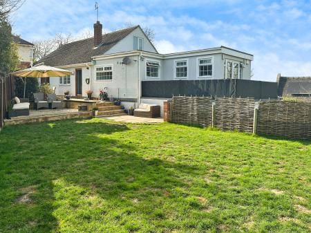 4 bedroom Detached bungalow for sale in The Dingle, Stapenhill, Burton-on-Trent, DE15