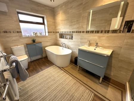 4 bedroom Detached bungalow for sale in The Dingle, Stapenhill, Burton-on-Trent, DE15