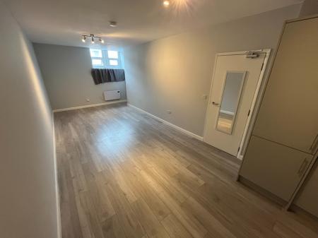 1 bedroom Flat to let in Waterloo Street, Burton-On-Trent, DE14