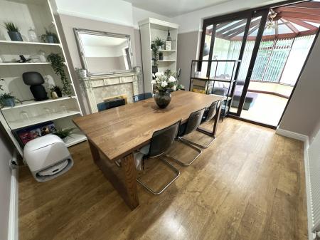 4 bedroom Detached house for sale in Alexandra Road, Burton-on-Trent, DE15