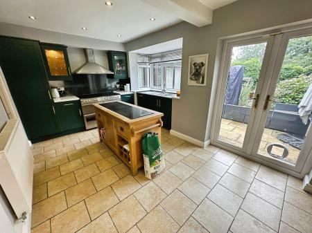 4 bedroom Detached house for sale in Alexandra Road, Burton-on-Trent, DE15