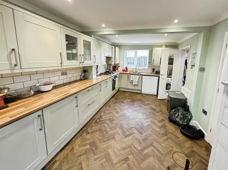 3 bedroom Detached house for sale in Ashbrook, Stapenhill, Burton-on-Trent, DE15