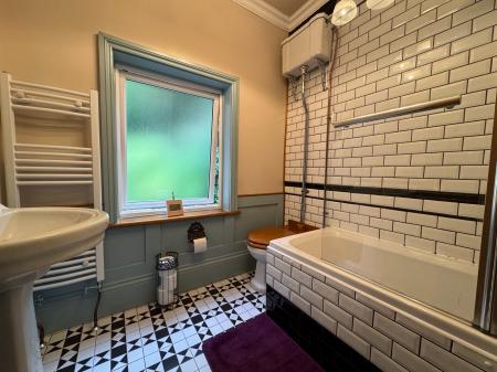 3 bedroom Detached house for sale in Bearwood Hill Road, Winshill, Burton-on-Trent, DE15