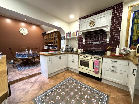 3 bedroom Detached house for sale in Bearwood Hill Road, Winshill, Burton-on-Trent, DE15