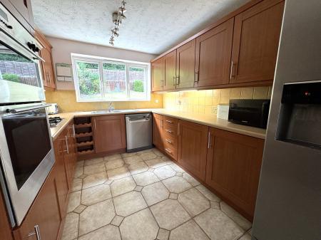 4 bedroom Detached house for sale in Bretby Hollow, Swadlincote, DE11