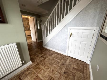4 bedroom Detached house for sale in Bretby Hollow, Swadlincote, DE11