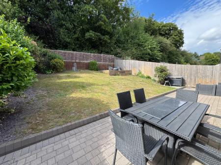 4 bedroom Detached house for sale in Bretby Hollow, Swadlincote, DE11