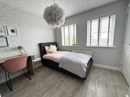 4 bedroom Detached house for sale in Bretby Hollow, Swadlincote, DE11