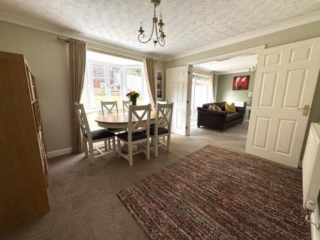 4 bedroom Detached house for sale in Bretby Hollow, Swadlincote, DE11