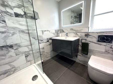 4 bedroom Detached house for sale in Bretby Hollow, Swadlincote, DE11