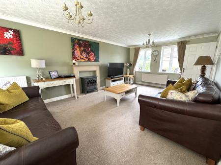 4 bedroom Detached house for sale in Bretby Hollow, Swadlincote, DE11