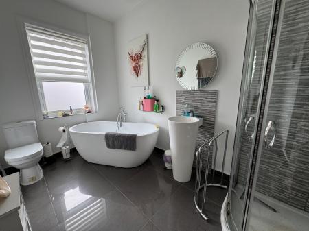 3 bedroom Bungalow for sale in Burton Road, Castle Gresley, Swadlincote, Derbyshire, DE11