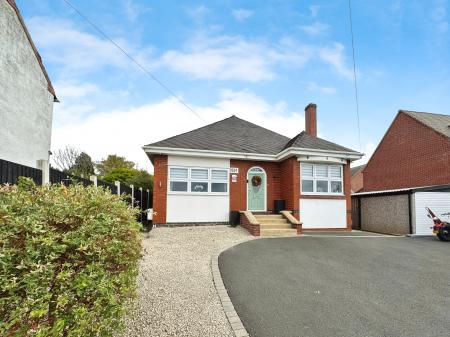 3 bedroom Bungalow for sale in Burton Road, Castle Gresley, Swadlincote, Derbyshire, DE11