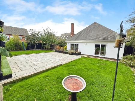 3 bedroom Bungalow for sale in Burton Road, Castle Gresley, Swadlincote, Derbyshire, DE11