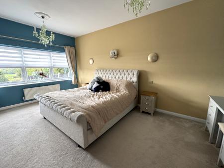 3 bedroom Bungalow for sale in Burton Road, Castle Gresley, Swadlincote, Derbyshire, DE11