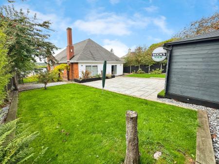 3 bedroom Bungalow for sale in Burton Road, Castle Gresley, Swadlincote, Derbyshire, DE11