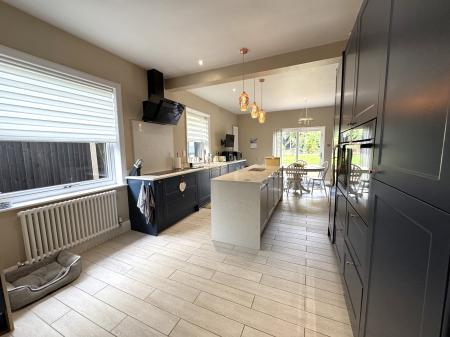 3 bedroom Bungalow for sale in Burton Road, Castle Gresley, Swadlincote, Derbyshire, DE11