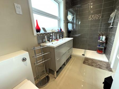 3 bedroom Bungalow for sale in Burton Road, Castle Gresley, Swadlincote, Derbyshire, DE11