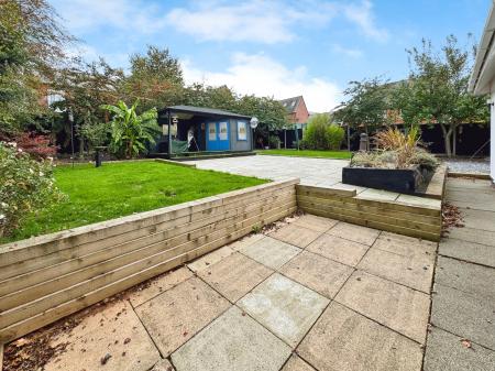 3 bedroom Bungalow for sale in Burton Road, Castle Gresley, Swadlincote, Derbyshire, DE11