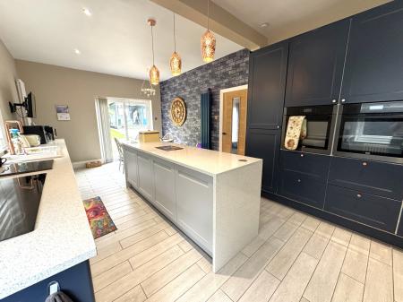 3 bedroom Bungalow for sale in Burton Road, Castle Gresley, Swadlincote, Derbyshire, DE11