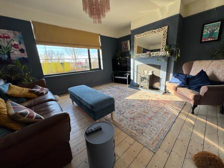 3 bedroom Detached house for sale in Burton Road, Castle Gresley, Swadlincote, Derbyshire, DE11