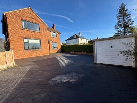 3 bedroom Detached house for sale in Burton Road, Castle Gresley, Swadlincote, Derbyshire, DE11