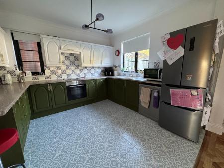 3 bedroom Detached house for sale in Burton Road, Castle Gresley, Swadlincote, Derbyshire, DE11